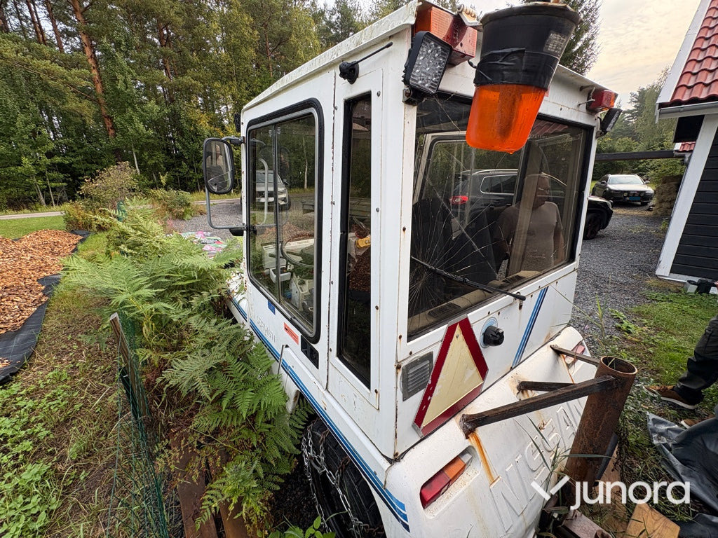 Plogbil - Bagagetruck - Batožinový traktor: obrázok 2 Plogbil - Bagagetruck - Batožinový traktor: obrázok 2