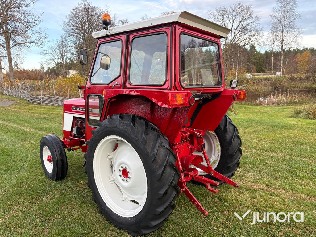 Traktor - International 444 - Traktor: obrázok 3 Traktor - International 444 - Traktor: obrázok 3