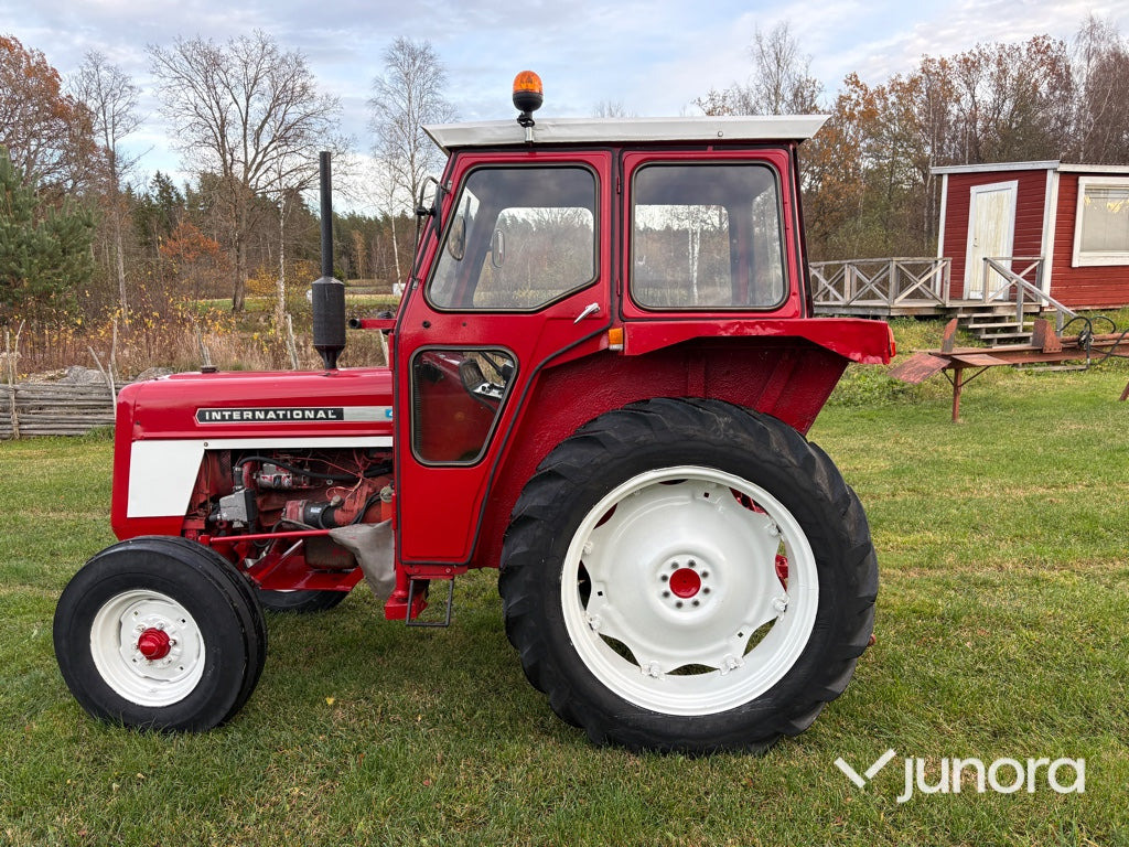 Traktor - International 444 - Traktor: obrázok 2 Traktor - International 444 - Traktor: obrázok 2