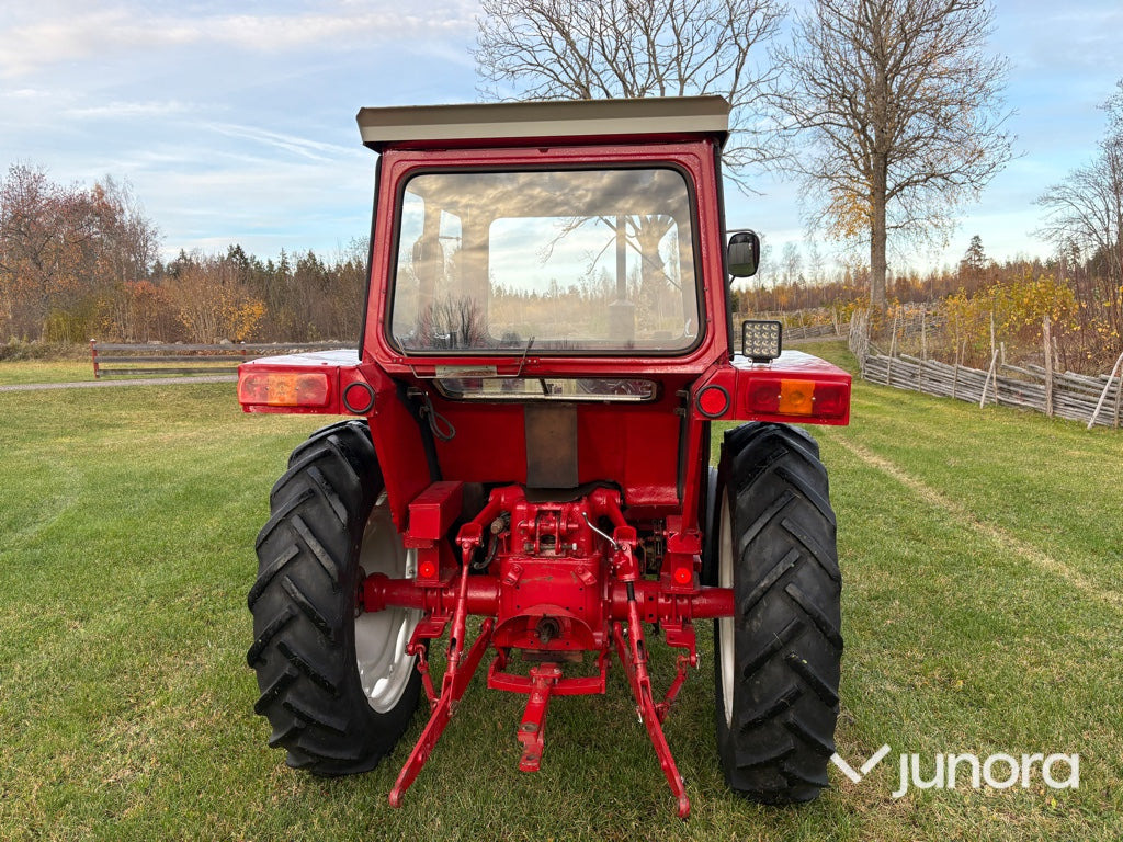 Traktor - International 444 - Traktor: obrázok 4 Traktor - International 444 - Traktor: obrázok 4