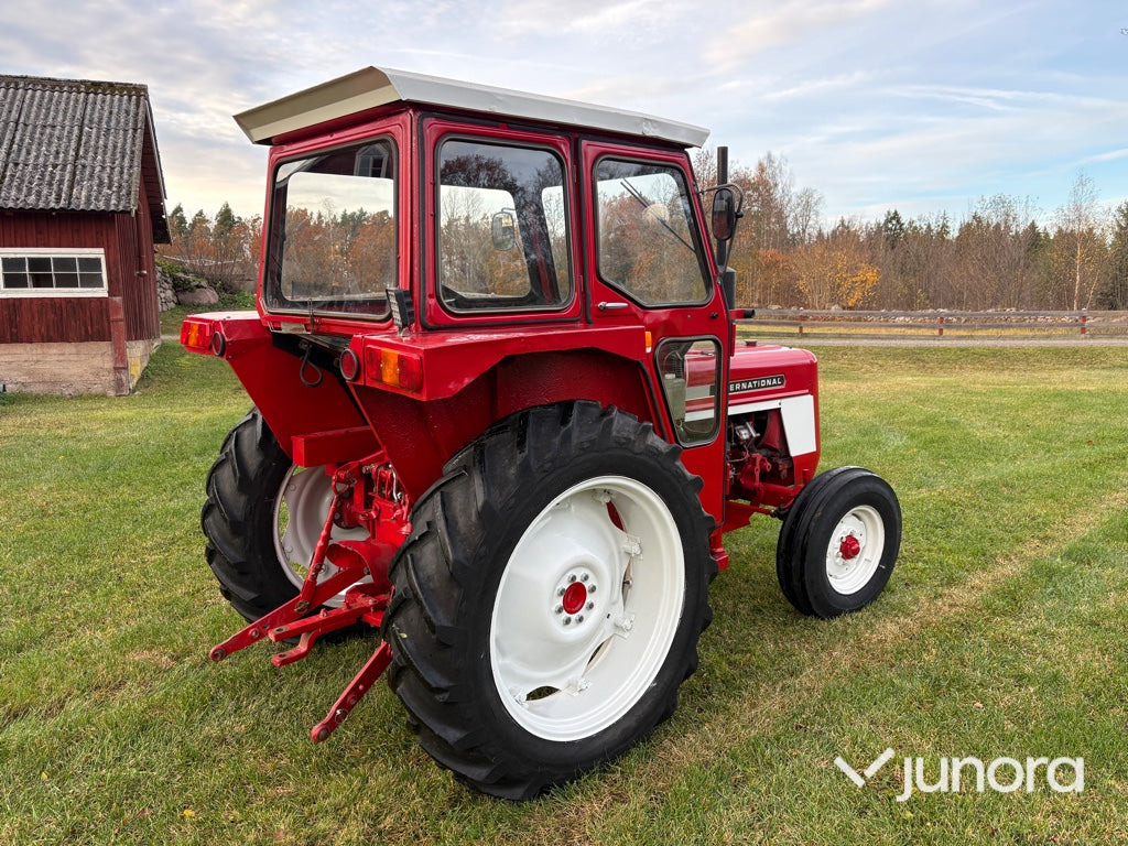 Traktor - International 444 - Traktor: obrázok 5 Traktor - International 444 - Traktor: obrázok 5