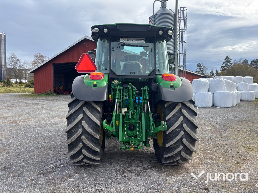 Traktor - John Deere 5125R med lastare & frontlyft - Traktor: obrázok 4 Traktor - John Deere 5125R med lastare & frontlyft - Traktor: obrázok 4