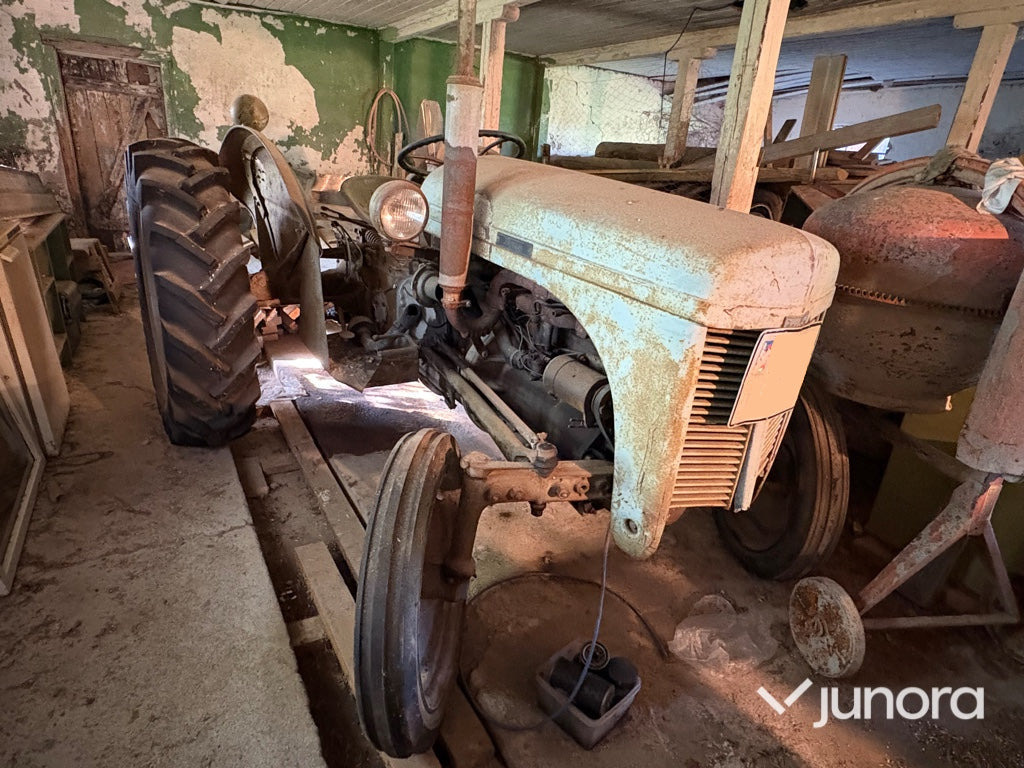 Traktor - Massey Ferguson, Grålle - Traktor: obrázok 3 Traktor - Massey Ferguson, Grålle - Traktor: obrázok 3