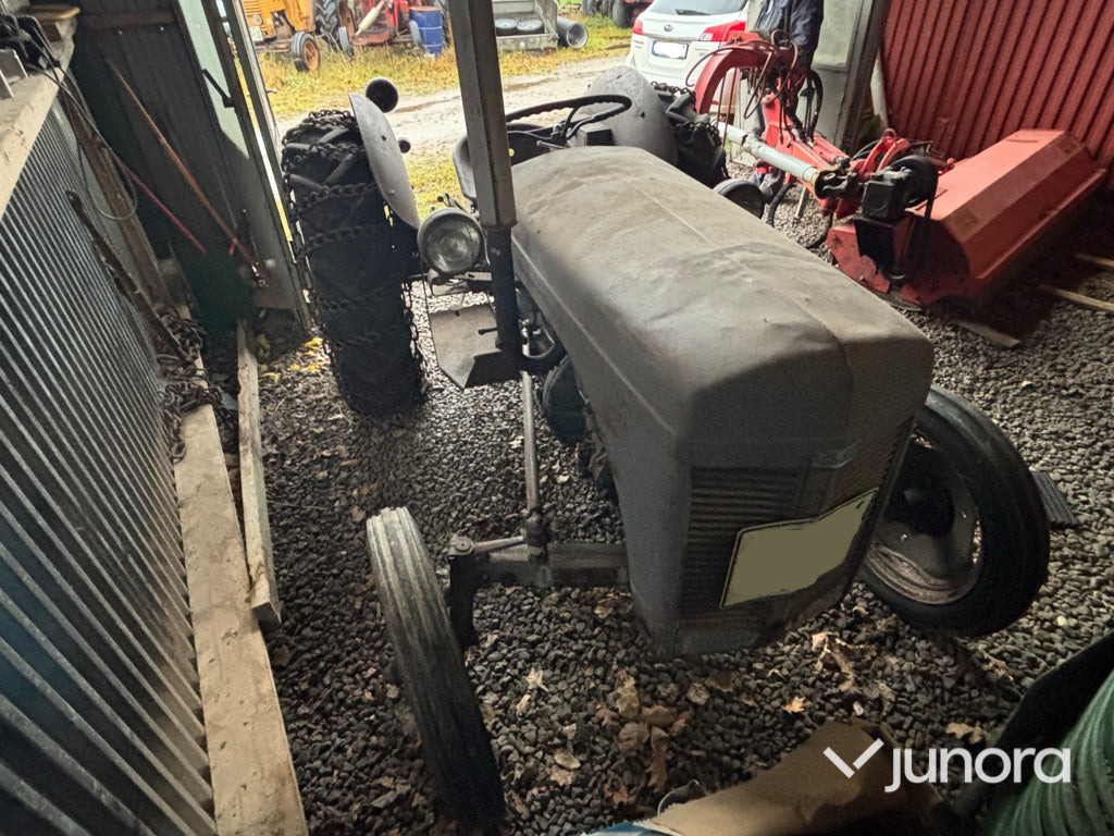 Traktor - Massey Ferguson TEA20 (Grålle) - Traktor: obrázok 4 Traktor - Massey Ferguson TEA20 (Grålle) - Traktor: obrázok 4