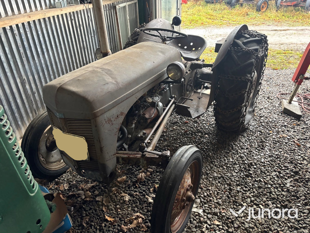 Traktor - Massey Ferguson TEA20 (Grålle) - Traktor: obrázok 3 Traktor - Massey Ferguson TEA20 (Grålle) - Traktor: obrázok 3