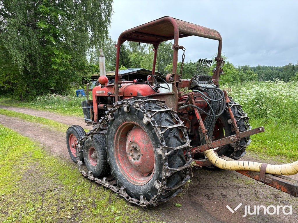 Traktor - Nuffield Universal 3DL - Traktor: obrázok 3 Traktor - Nuffield Universal 3DL - Traktor: obrázok 3