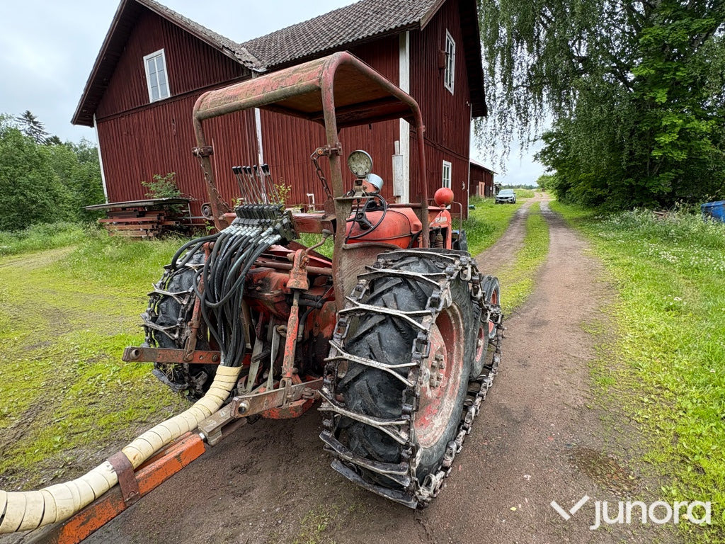 Traktor - Nuffield Universal 3DL - Traktor: obrázok 5 Traktor - Nuffield Universal 3DL - Traktor: obrázok 5