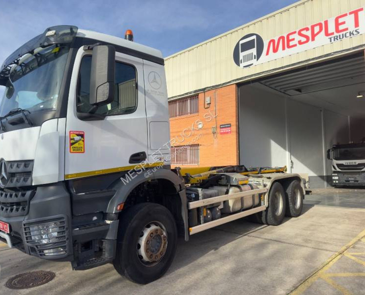 Mercedes Arocs 2645 K - Hákový nosič kontajnerov: obrázok 1 Mercedes Arocs 2645 K - Hákový nosič kontajnerov: obrázok 1