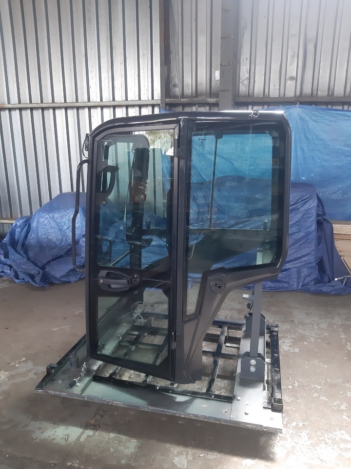 Cab for Bobcat E26,E32,E35,E42,E45,E50,E55 - Kabína a interiér pre Rýpadlo: obrázok 1 Cab for Bobcat E26,E32,E35,E42,E45,E50,E55 - Kabína a interiér pre Rýpadlo: obrázok 1
