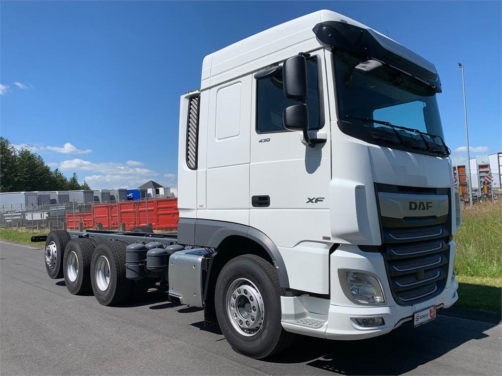 DAF XF 430 FAW 8x4*4 Tridem - Ramenový nosič kontajnerov: obrázok 1 DAF XF 430 FAW 8x4*4 Tridem - Ramenový nosič kontajnerov: obrázok 1