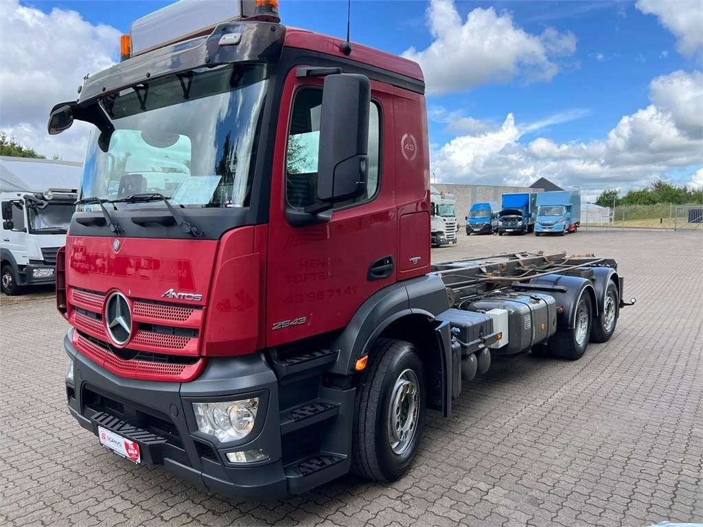 Mercedes-Benz Antos 2543 - Ramenový nosič kontajnerov: obrázok 1 Mercedes-Benz Antos 2543 - Ramenový nosič kontajnerov: obrázok 1
