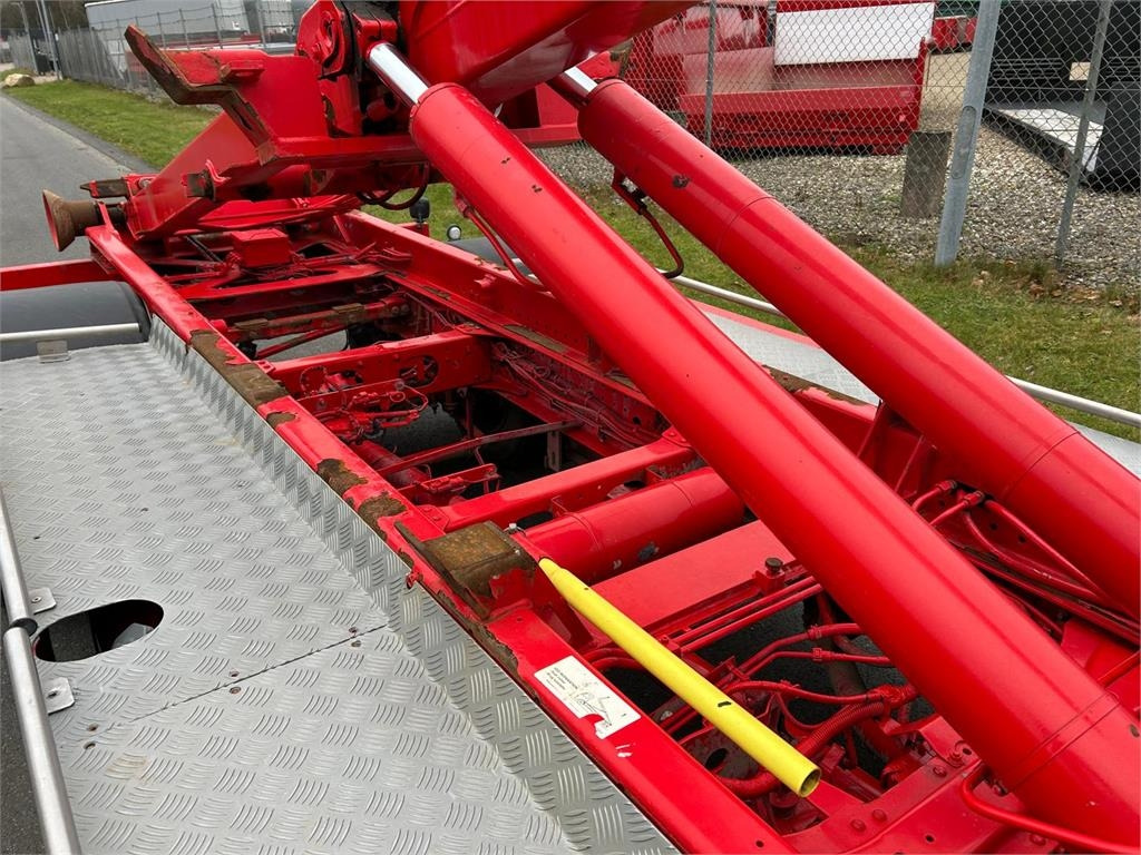 Hákový nosič kontajnerov Mitsubishi Fuso CANTER 9C150: obrázok 10 Hákový nosič kontajnerov Mitsubishi Fuso CANTER 9C150: obrázok 10