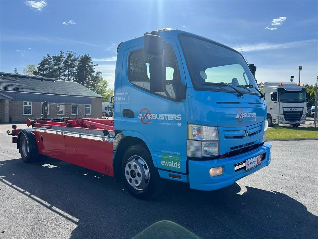 Mitsubishi Fuso CANTER 9C150 - Hákový nosič kontajnerov: obrázok 2 Mitsubishi Fuso CANTER 9C150 - Hákový nosič kontajnerov: obrázok 2