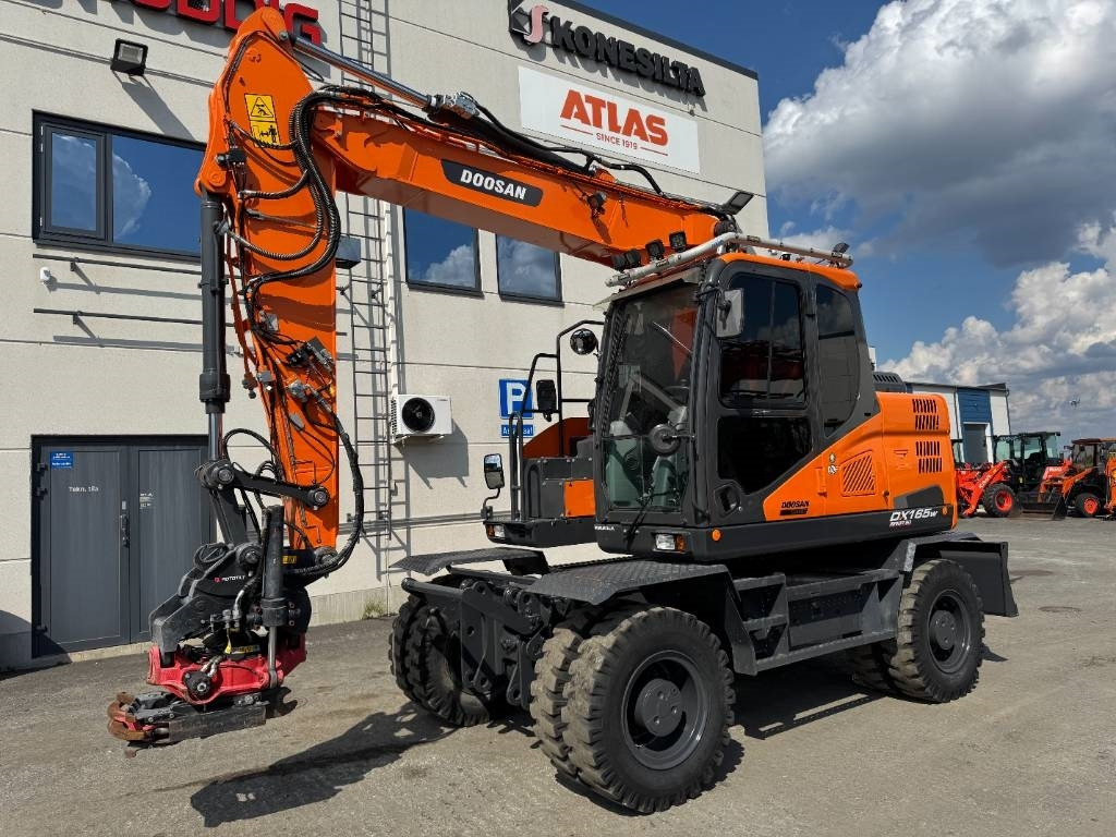 Doosan DX165W-5 PYÖRITTÄJÄLLÄ - Kolesové rýpadlo: obrázok 2 Doosan DX165W-5 PYÖRITTÄJÄLLÄ - Kolesové rýpadlo: obrázok 2
