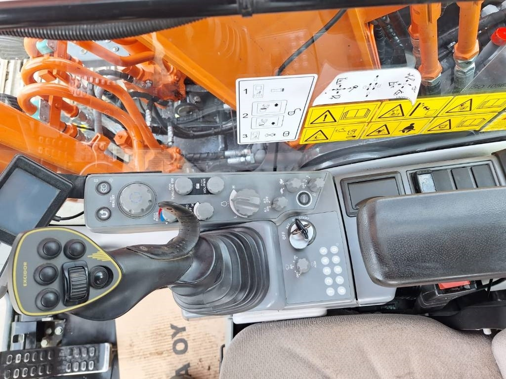 Pásové rýpadlo Hitachi ZX160LC-6 PYÖRITTÄJÄLLÄ: obrázok 11 Pásové rýpadlo Hitachi ZX160LC-6 PYÖRITTÄJÄLLÄ: obrázok 11