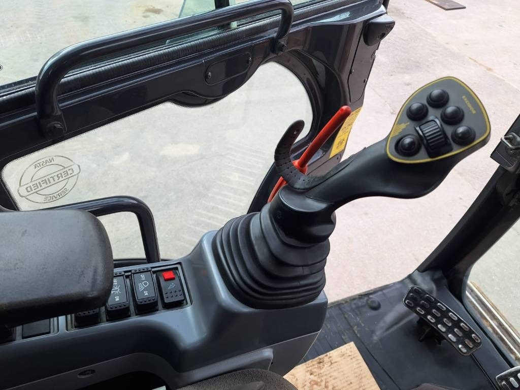 Pásové rýpadlo Hitachi ZX160LC-6 PYÖRITTÄJÄLLÄ: obrázok 13 Pásové rýpadlo Hitachi ZX160LC-6 PYÖRITTÄJÄLLÄ: obrázok 13