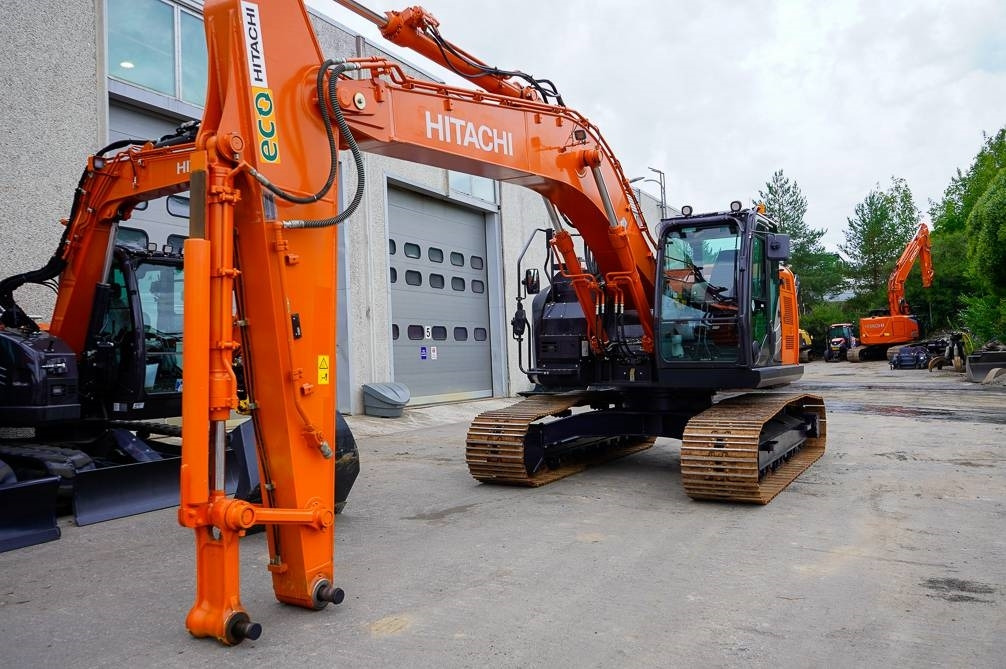 Hitachi ZX225USLC-6 - Pásové rýpadlo: obrázok 3 Hitachi ZX225USLC-6 - Pásové rýpadlo: obrázok 3