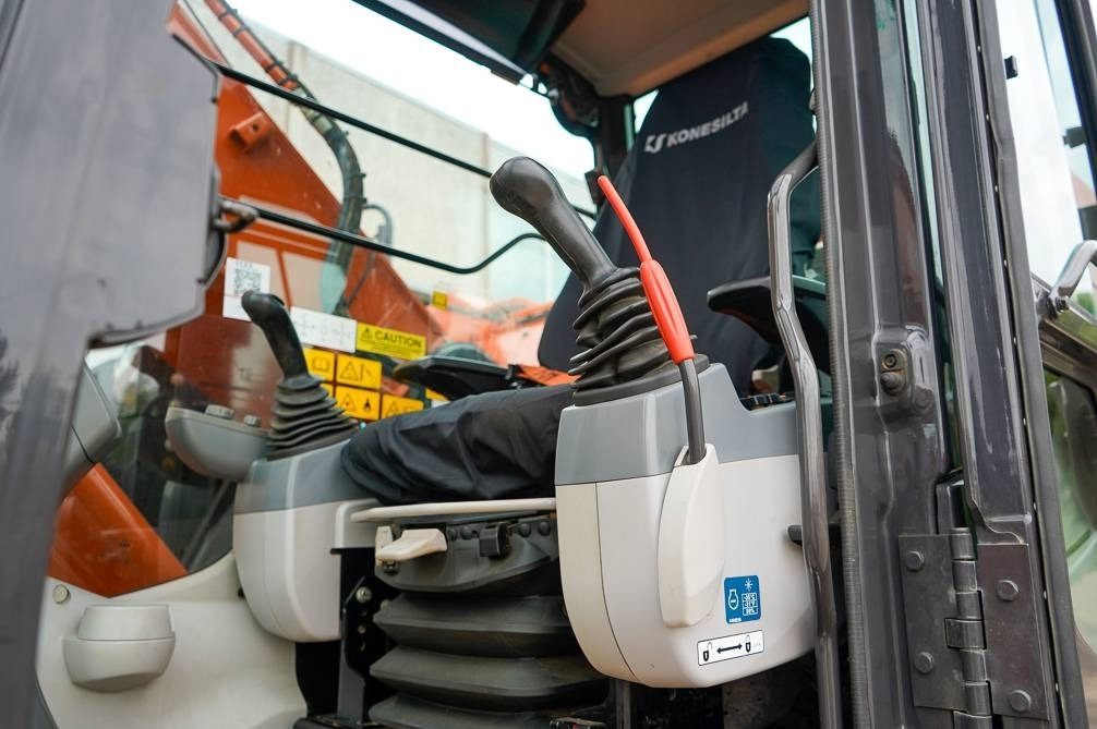 Leasing Hitachi ZX225USLC-6  Hitachi ZX225USLC-6: obrázok 21