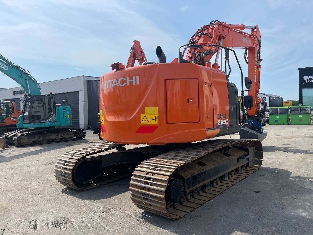 Hitachi ZX225USLC-6 PYÖRITTÄJÄLLÄ - Pásové rýpadlo: obrázok 4 Hitachi ZX225USLC-6 PYÖRITTÄJÄLLÄ - Pásové rýpadlo: obrázok 4