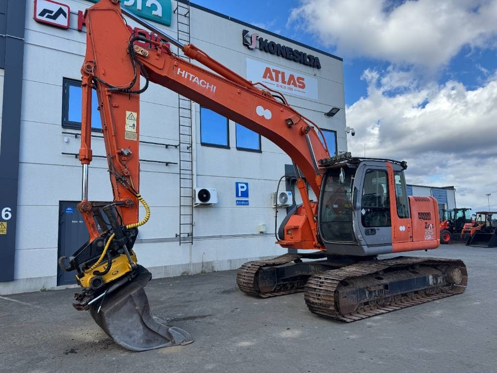 Hitachi ZX225USR PYÖRITTÄJÄLLÄ  - Pásové rýpadlo: obrázok 2 Hitachi ZX225USR PYÖRITTÄJÄLLÄ  - Pásové rýpadlo: obrázok 2