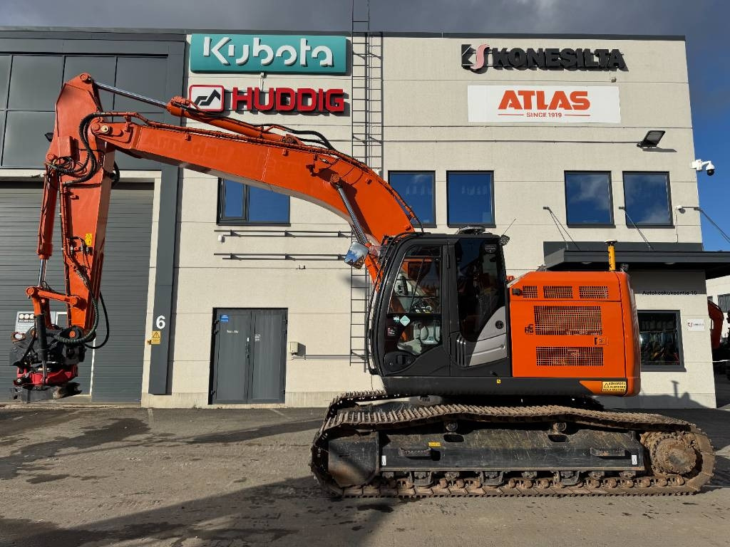 Hitachi ZX225USRLC-6 PYÖRITTÄJÄ, 3D-LAITTEET - Pásové rýpadlo: obrázok 1 Hitachi ZX225USRLC-6 PYÖRITTÄJÄ, 3D-LAITTEET - Pásové rýpadlo: obrázok 1