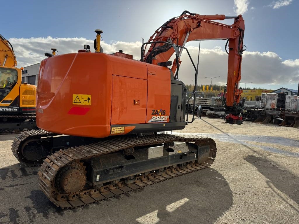 Hitachi ZX225USRLC-6 PYÖRITTÄJÄ, 3D-LAITTEET - Pásové rýpadlo: obrázok 3 Hitachi ZX225USRLC-6 PYÖRITTÄJÄ, 3D-LAITTEET - Pásové rýpadlo: obrázok 3
