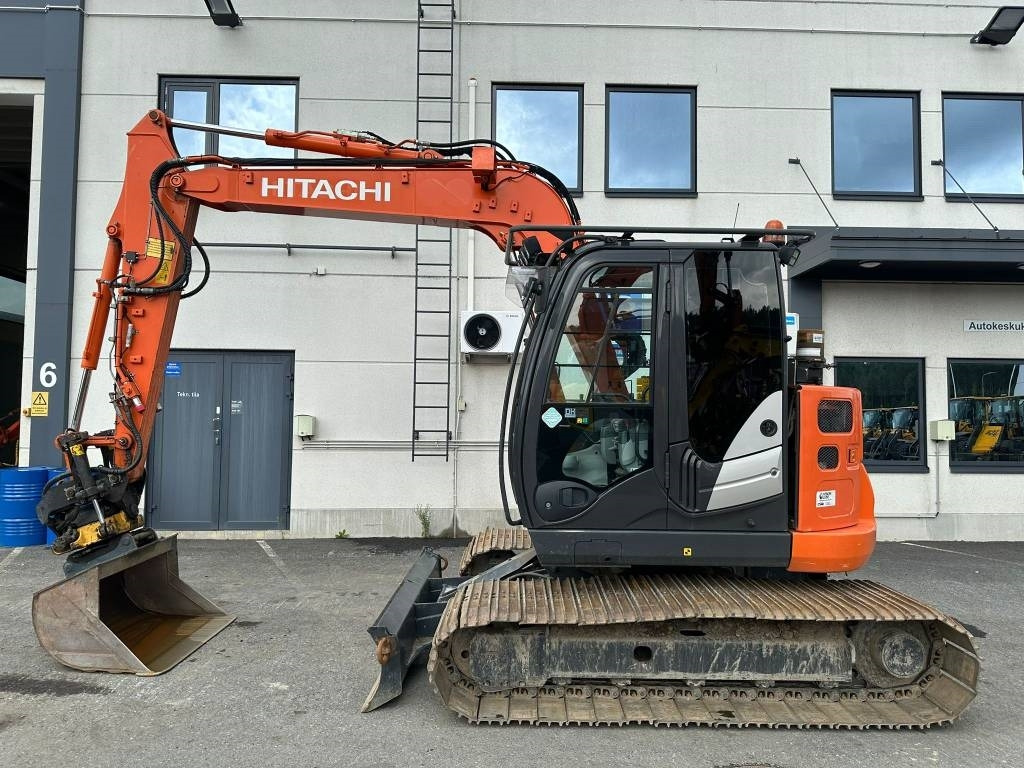 Hitachi ZX85US-5 800mm telat 6kpl työlaitteet mukaan - Mini rýpadlo: obrázok 1 Hitachi ZX85US-5 800mm telat 6kpl työlaitteet mukaan - Mini rýpadlo: obrázok 1