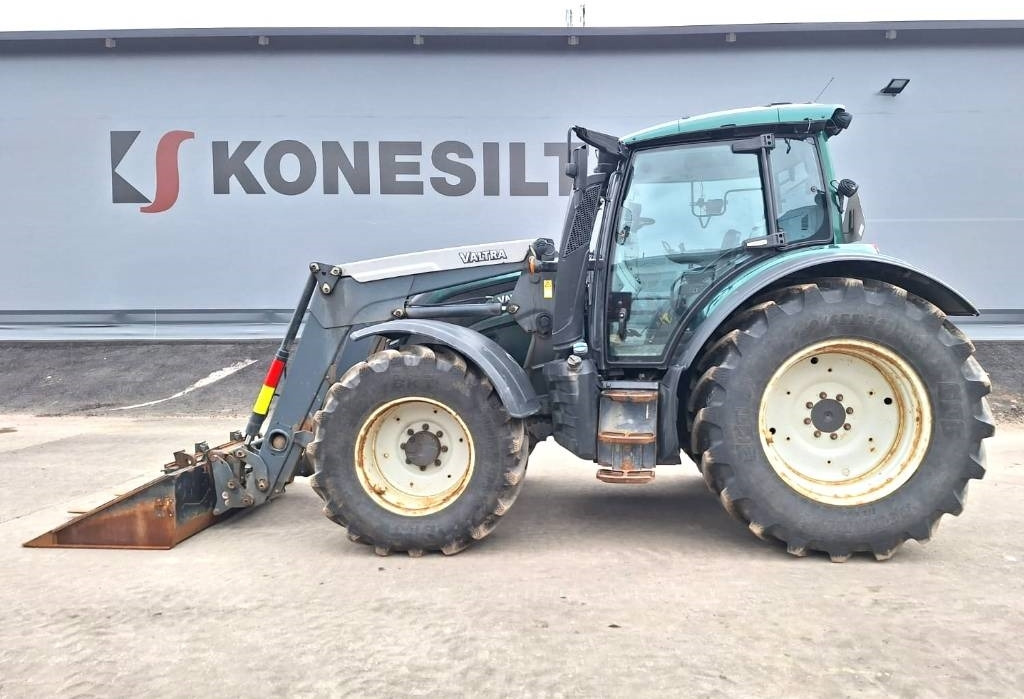 Valtra N174 VERSU ETUKUORMAAJALLA - Traktor: obrázok 1 Valtra N174 VERSU ETUKUORMAAJALLA - Traktor: obrázok 1