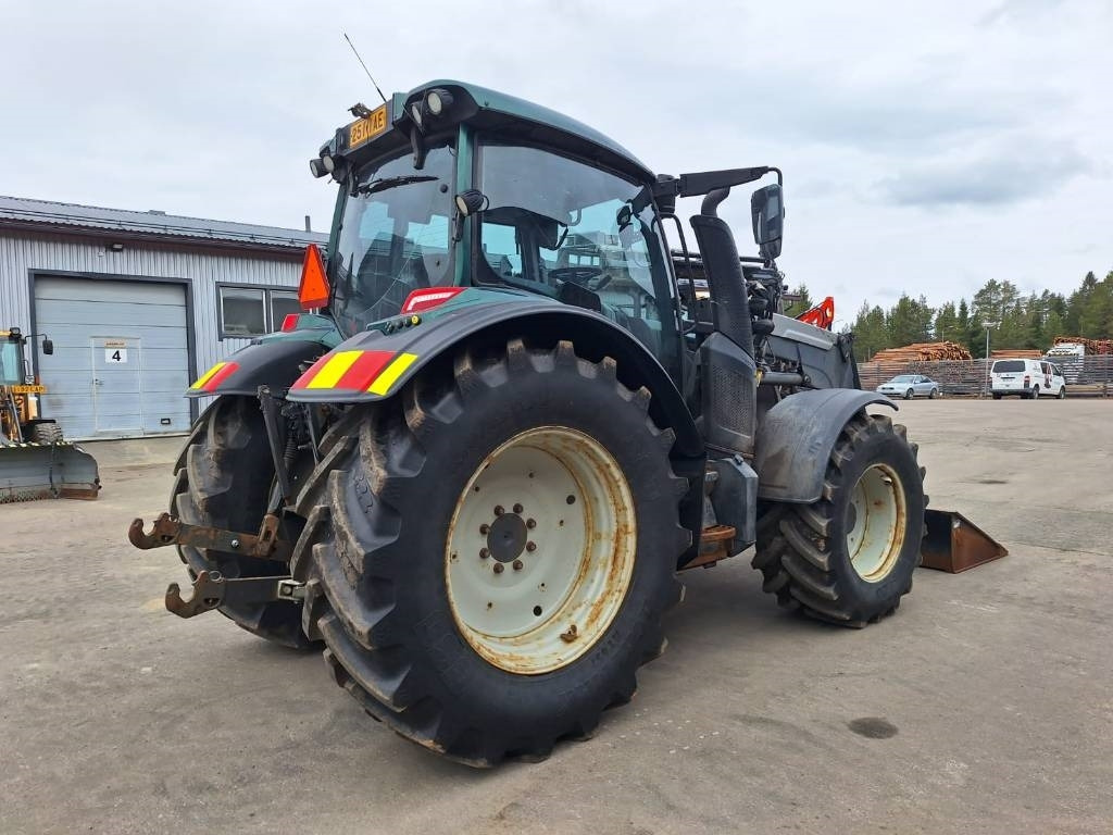 Valtra N174 VERSU ETUKUORMAAJALLA - Traktor: obrázok 4 Valtra N174 VERSU ETUKUORMAAJALLA - Traktor: obrázok 4