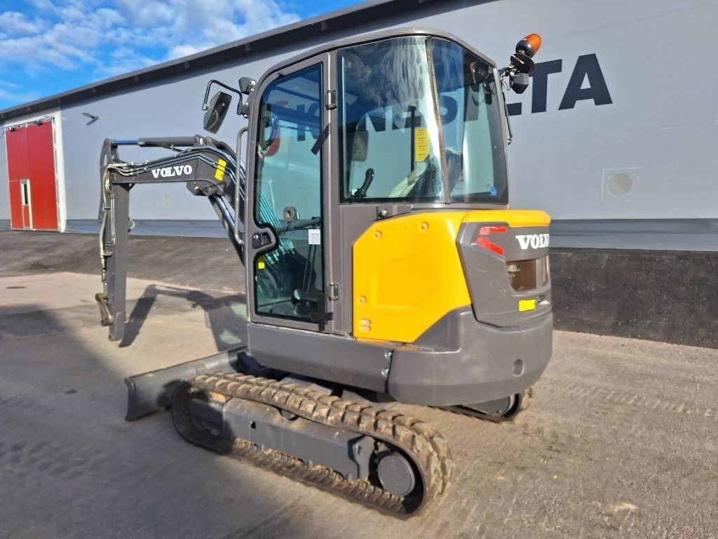 Volvo EC35D HIENO KUNTO - Mini rýpadlo: obrázok 2 Volvo EC35D HIENO KUNTO - Mini rýpadlo: obrázok 2