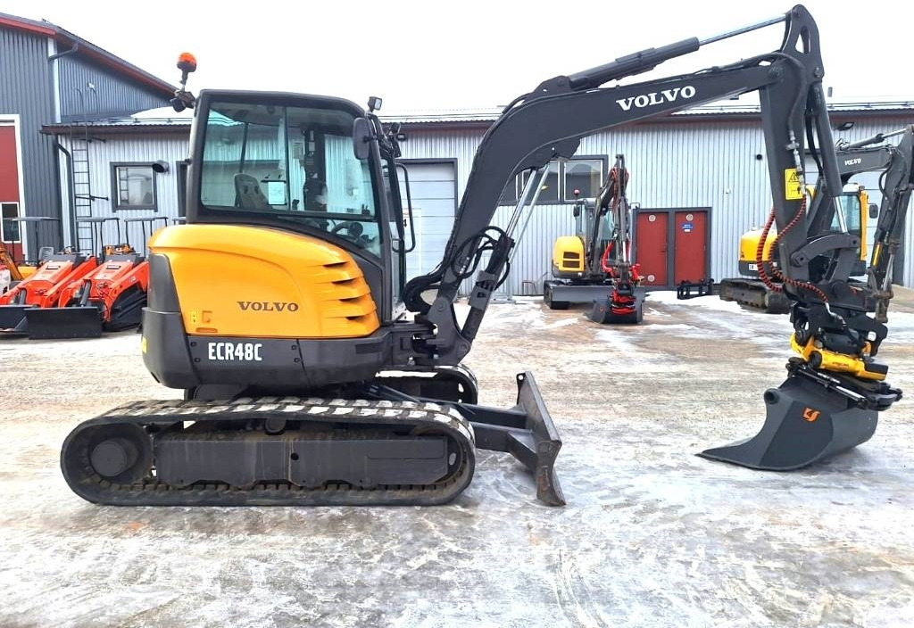 Volvo ECR48C PYÖRITTÄJÄ PIHDEILLÄ - Mini rýpadlo: obrázok 5 Volvo ECR48C PYÖRITTÄJÄ PIHDEILLÄ - Mini rýpadlo: obrázok 5