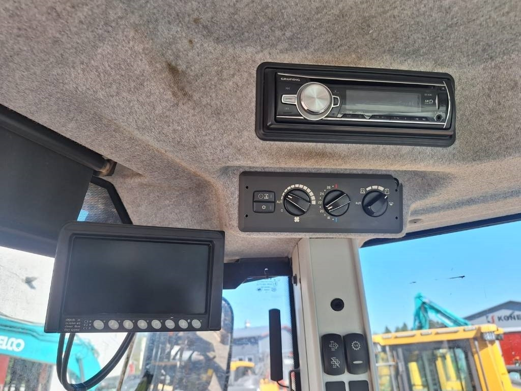 Kolesový nakladač Volvo L 90 H: obrázok 6
