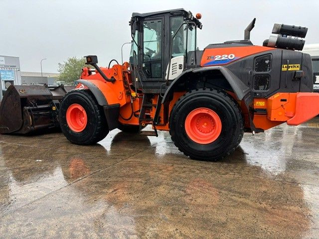 Hitachi ZW220-6. Hochkippschaufel. Wage. - Kolesový nakladač: obrázok 1 Hitachi ZW220-6. Hochkippschaufel. Wage. - Kolesový nakladač: obrázok 1
