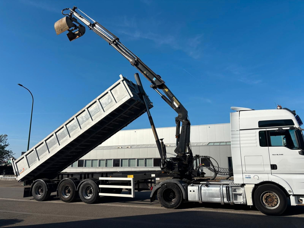 MAN TGX 18.540. Kipper + Kran PK20002. - Auto s hydraulickou rukou: obrázok 3 MAN TGX 18.540. Kipper + Kran PK20002. - Auto s hydraulickou rukou: obrázok 3