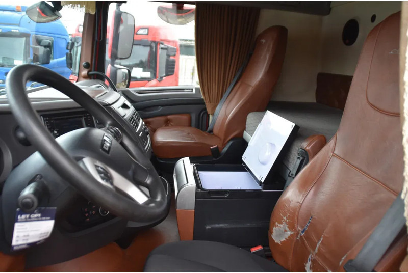 DAF XF 480 SSC 4x2 - NEW TACHO - 839 TKM - PARK. AIRCO - NAVI - SPECIAL INTERIOR - 2 x FUEL TANKS - ALCOA'S - TOP CONDITION - - Ťahač: obrázok 5 DAF XF 480 SSC 4x2 - NEW TACHO - 839 TKM - PARK. AIRCO - NAVI - SPECIAL INTERIOR - 2 x FUEL TANKS - ALCOA'S - TOP CONDITION - - Ťahač: obrázok 5