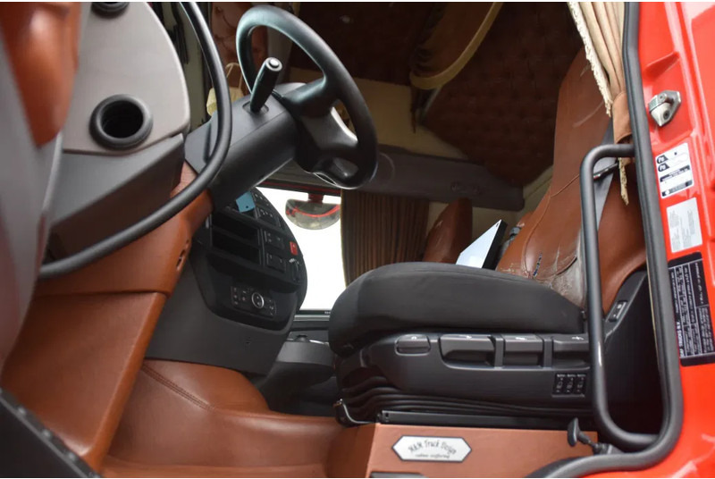 DAF XF 480 SSC 4x2 - NEW TACHO - 839 TKM - PARK. AIRCO - NAVI - SPECIAL INTERIOR - 2 x FUEL TANKS - ALCOA'S - TOP CONDITION - - Ťahač: obrázok 4 DAF XF 480 SSC 4x2 - NEW TACHO - 839 TKM - PARK. AIRCO - NAVI - SPECIAL INTERIOR - 2 x FUEL TANKS - ALCOA'S - TOP CONDITION - - Ťahač: obrázok 4