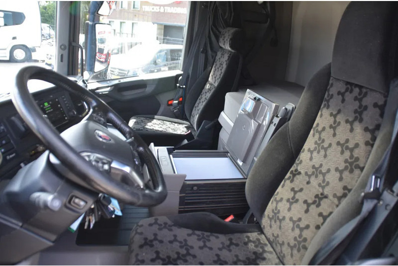 Scania R450 NGS 4x2 - RETARDER - 458 TKM - HYDRAULIC SYSTEM - ACC - NAVI - DIFF. LOCK - EXCELLENT CONDITION - - Ťahač: obrázok 5 Scania R450 NGS 4x2 - RETARDER - 458 TKM - HYDRAULIC SYSTEM - ACC - NAVI - DIFF. LOCK - EXCELLENT CONDITION - - Ťahač: obrázok 5