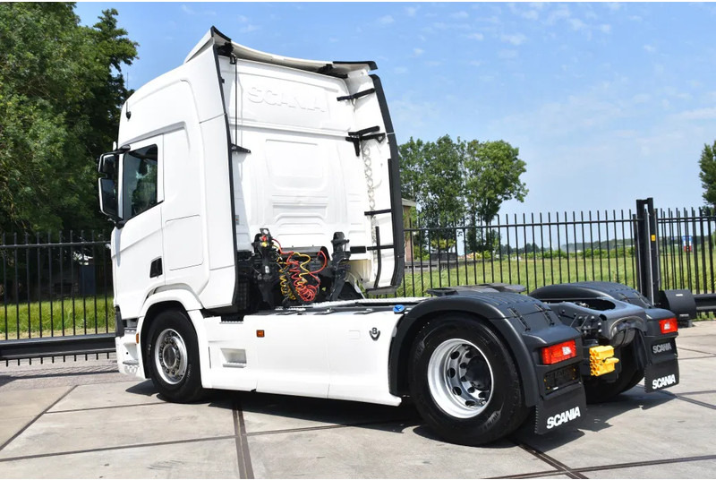 Scania R520 V8 NGS 4x2 - RETARDER - 523 TKM - PARK. AIRCO - ACC - NAVI - 2 x FUEL TANKS - LED LIGHTS - - Ťahač: obrázok 3 Scania R520 V8 NGS 4x2 - RETARDER - 523 TKM - PARK. AIRCO - ACC - NAVI - 2 x FUEL TANKS - LED LIGHTS - - Ťahač: obrázok 3