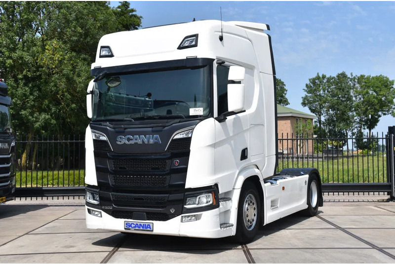 Scania R520 V8 NGS 4x2 - RETARDER - 523 TKM - PARK. AIRCO - ACC - NAVI - 2 x FUEL TANKS - LED LIGHTS - - Ťahač: obrázok 2 Scania R520 V8 NGS 4x2 - RETARDER - 523 TKM - PARK. AIRCO - ACC - NAVI - 2 x FUEL TANKS - LED LIGHTS - - Ťahač: obrázok 2