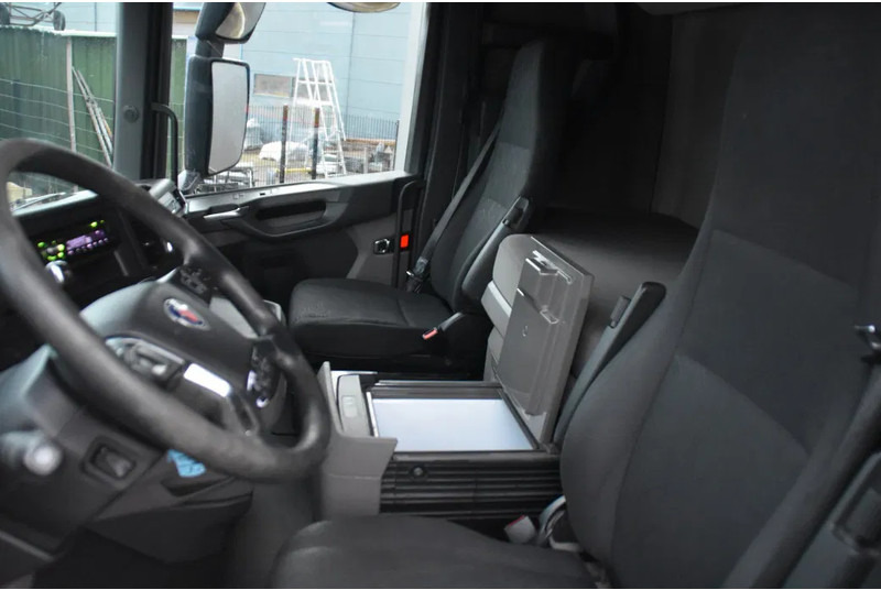 Scania S450 4x2NB - FULL AIR - 922 TKM - RETARDER - PARK. AIRCO - 2 x FUEL TANKS - TOP CONDITION - - Ťahač: obrázok 5 Scania S450 4x2NB - FULL AIR - 922 TKM - RETARDER - PARK. AIRCO - 2 x FUEL TANKS - TOP CONDITION - - Ťahač: obrázok 5