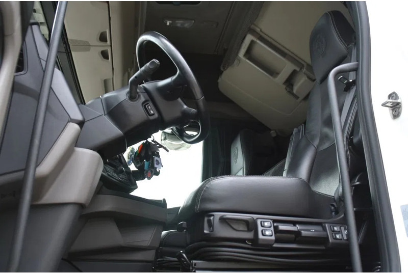 Scania S460 NGS 4x2NB - ONLY 71 TKM - FULL AIR - PARK. AIRCO - LEATHER SEATS - 2 x FUEL TANKS - LED LIGHTS - EXCELLENT CONDITION - - Ťahač: obrázok 4 Scania S460 NGS 4x2NB - ONLY 71 TKM - FULL AIR - PARK. AIRCO - LEATHER SEATS - 2 x FUEL TANKS - LED LIGHTS - EXCELLENT CONDITION - - Ťahač: obrázok 4