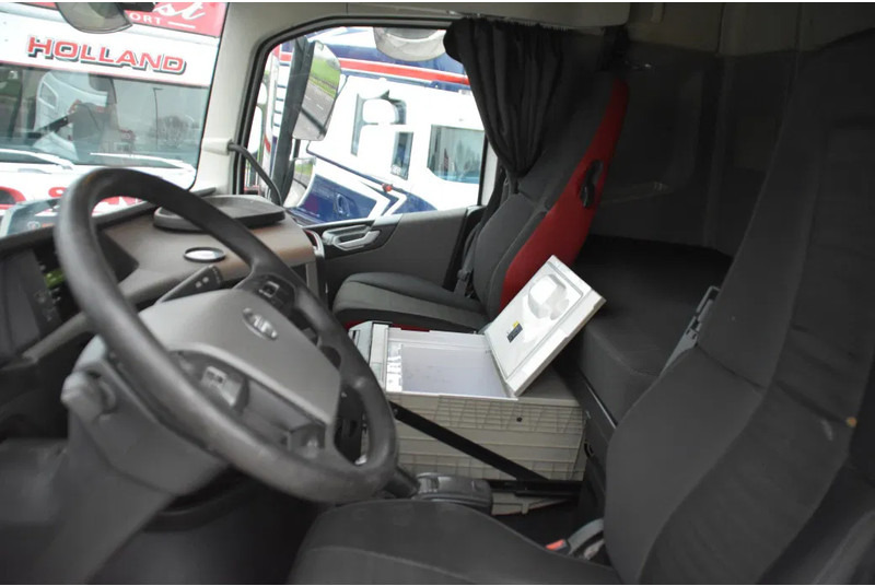 Volvo FH 460 Globe 4x2 - FULL AIR - 628 TKM - HYDRAULIC SYSTEM - PTO - NAVI - 2 x FUEL TANKS - - Ťahač: obrázok 5 Volvo FH 460 Globe 4x2 - FULL AIR - 628 TKM - HYDRAULIC SYSTEM - PTO - NAVI - 2 x FUEL TANKS - - Ťahač: obrázok 5
