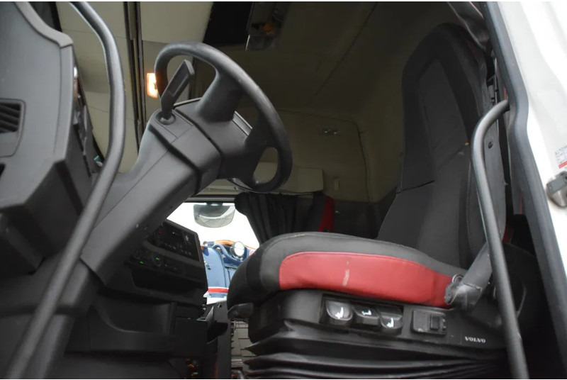 Volvo FH 460 Globe 4x2 - FULL AIR - 628 TKM - HYDRAULIC SYSTEM - PTO - NAVI - 2 x FUEL TANKS - - Ťahač: obrázok 4 Volvo FH 460 Globe 4x2 - FULL AIR - 628 TKM - HYDRAULIC SYSTEM - PTO - NAVI - 2 x FUEL TANKS - - Ťahač: obrázok 4