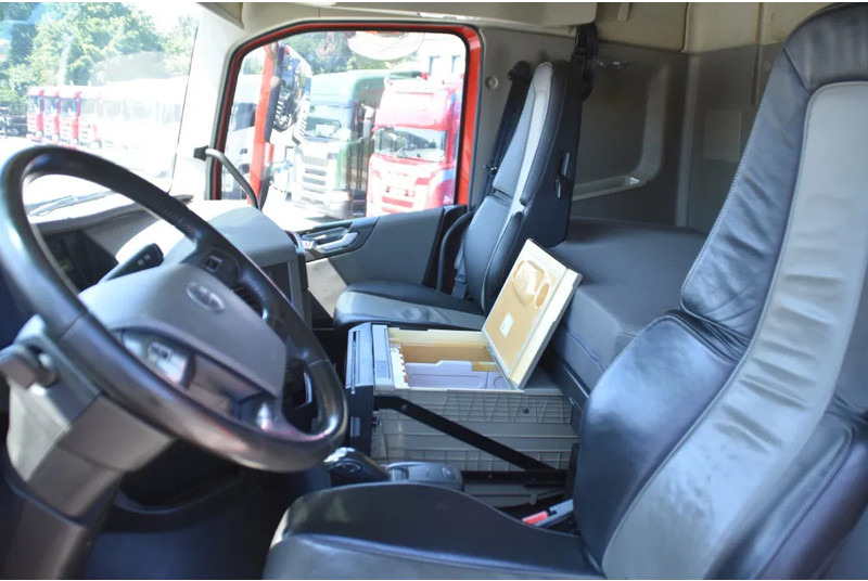 Volvo FH 500 Globetrotter 4x2 - 631 TKM - I PARK COOL - LEATHER SEATS - NAVI - 2 x FUEL TANKS - XENON - - Ťahač: obrázok 5 Volvo FH 500 Globetrotter 4x2 - 631 TKM - I PARK COOL - LEATHER SEATS - NAVI - 2 x FUEL TANKS - XENON - - Ťahač: obrázok 5