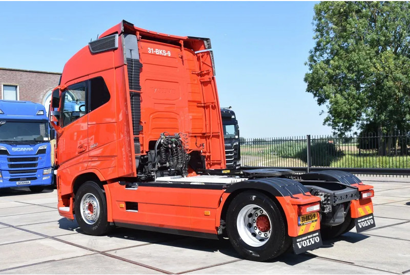 Volvo FH 500 Globetrotter 4x2 - 631 TKM - I PARK COOL - LEATHER SEATS - NAVI - 2 x FUEL TANKS - XENON - - Ťahač: obrázok 3 Volvo FH 500 Globetrotter 4x2 - 631 TKM - I PARK COOL - LEATHER SEATS - NAVI - 2 x FUEL TANKS - XENON - - Ťahač: obrázok 3