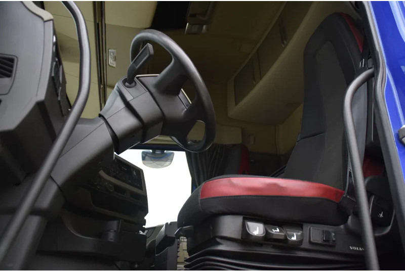 Volvo FH 500 Globetrotter 6x2/4 - EURO 6 - 769 TKM - AIRCO - 2 x FUEL TANKS - TOP CONDITION - - Ťahač: obrázok 4 Volvo FH 500 Globetrotter 6x2/4 - EURO 6 - 769 TKM - AIRCO - 2 x FUEL TANKS - TOP CONDITION - - Ťahač: obrázok 4