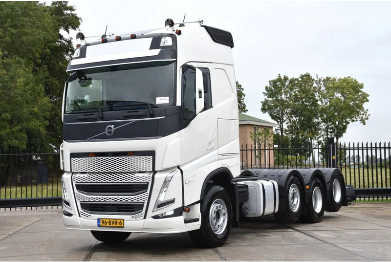 Volvo FH 500 Globe 8x2/4 - 147 TKM - PARK. AIRCO - 10 TONS FRONT AXLE - LEATHER SEATS - PTO - LED LIGHTS - TOP CONDITION - - Podvozek s kabinou: obrázok 2 Volvo FH 500 Globe 8x2/4 - 147 TKM - PARK. AIRCO - 10 TONS FRONT AXLE - LEATHER SEATS - PTO - LED LIGHTS - TOP CONDITION - - Podvozek s kabinou: obrázok 2