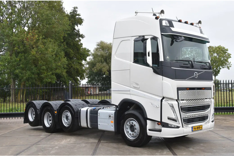 Volvo FH 500 Globe 8x2/4 - 147 TKM - PARK. AIRCO - 10 TONS FRONT AXLE - LEATHER SEATS - PTO - LED LIGHTS - TOP CONDITION - - Podvozek s kabinou: obrázok 1 Volvo FH 500 Globe 8x2/4 - 147 TKM - PARK. AIRCO - 10 TONS FRONT AXLE - LEATHER SEATS - PTO - LED LIGHTS - TOP CONDITION - - Podvozek s kabinou: obrázok 1