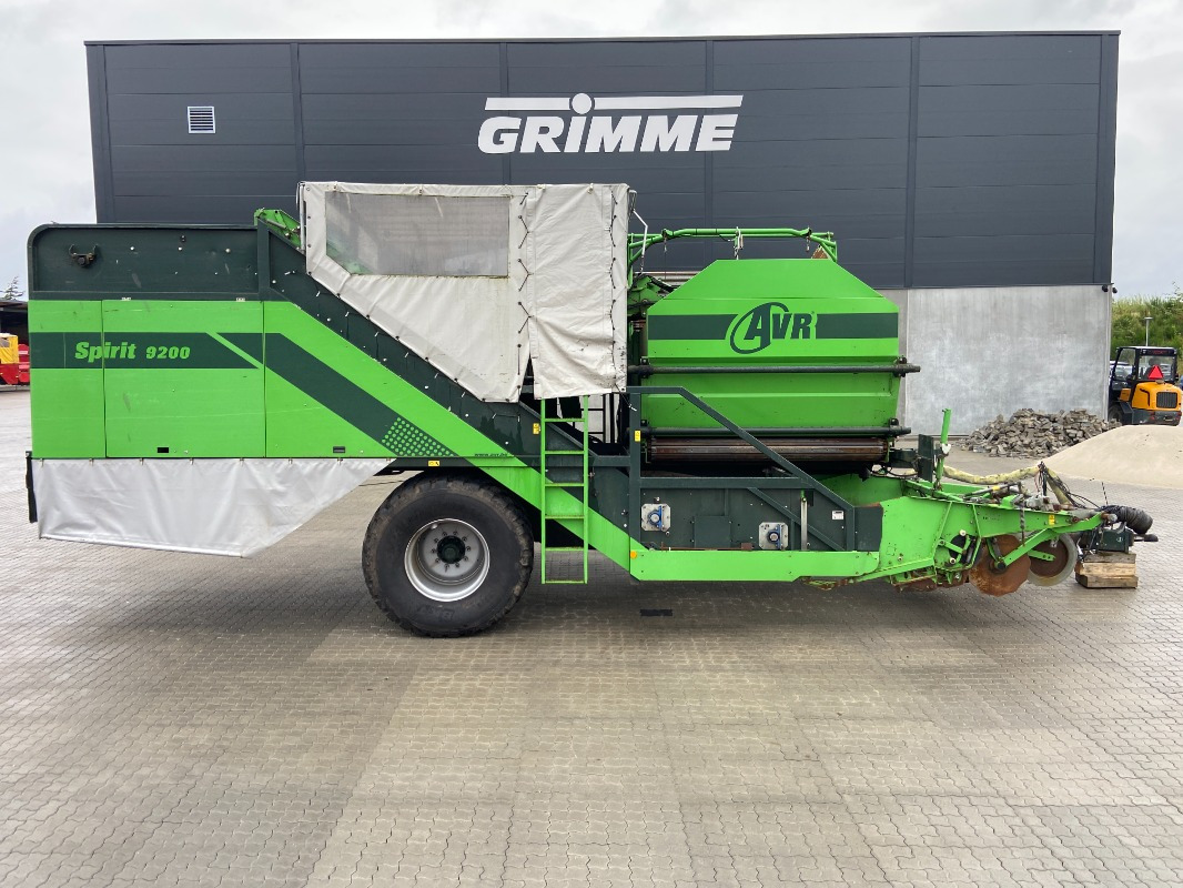 AVR AVR SPIRIT 9200 - Kombajn: obrázok 1 AVR AVR SPIRIT 9200 - Kombajn: obrázok 1