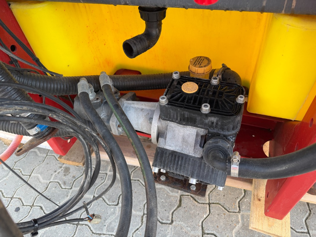 Tecnocar Tecnospra 1500 Fronttank - Kombajn: obrázok 4 Tecnocar Tecnospra 1500 Fronttank - Kombajn: obrázok 4